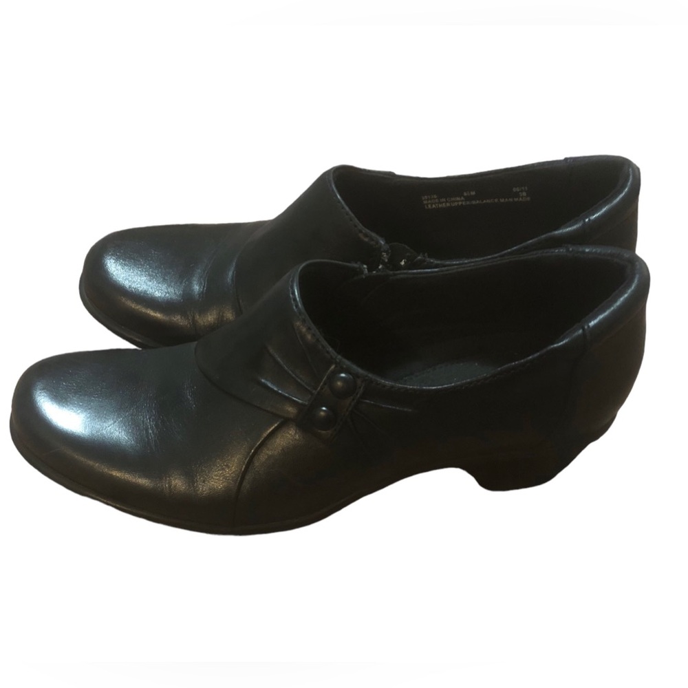 Clark’s Bendables Black Slip On Booties with Side Zipper. Size 8.5 M